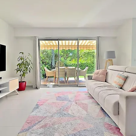 The Flower Garden Apartment *